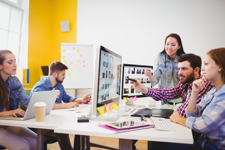 Colaboradores trabajando